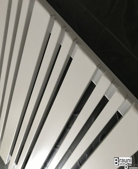 Горизонтальний дизайнерський радіатор опалення «Lucca 13/550» Колір білий матовий 5462 фото