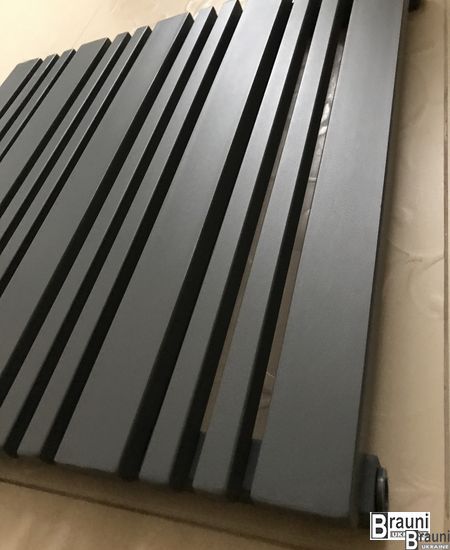 Горизонтальний дизайнерський радіатор опалення «Lucca 13/550» Колір сірий матовий 5461 фото