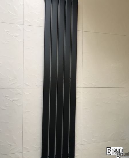Дизайнерський вертикальний радіатор опалення TM ARTTIDESIGN «Livorno II 5/1800» Колір чорний песок 5571 фото