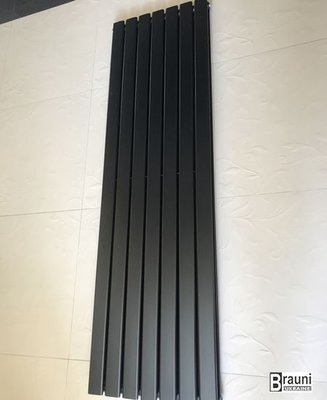Вертикальный дизайнерский радиатор отопления ТМ ARTTIDESIGN Livorno || 7/1600 чёрный матовый 5499 фото