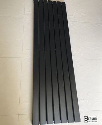 Вертикальный дизайнерский радиатор отопления ТМ ARTTIDESIGN Livorno || 7/1800 чёрный матовый 5502 фото