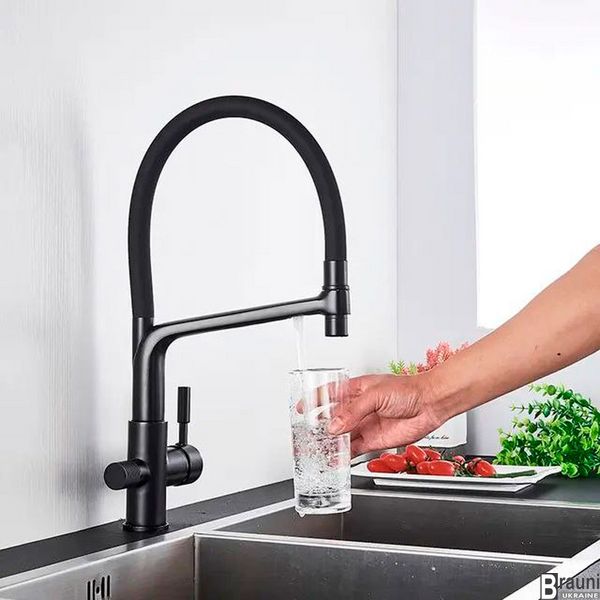 Черный смеситель для кухни с подключением к фильтру и питьевой воде с душем
